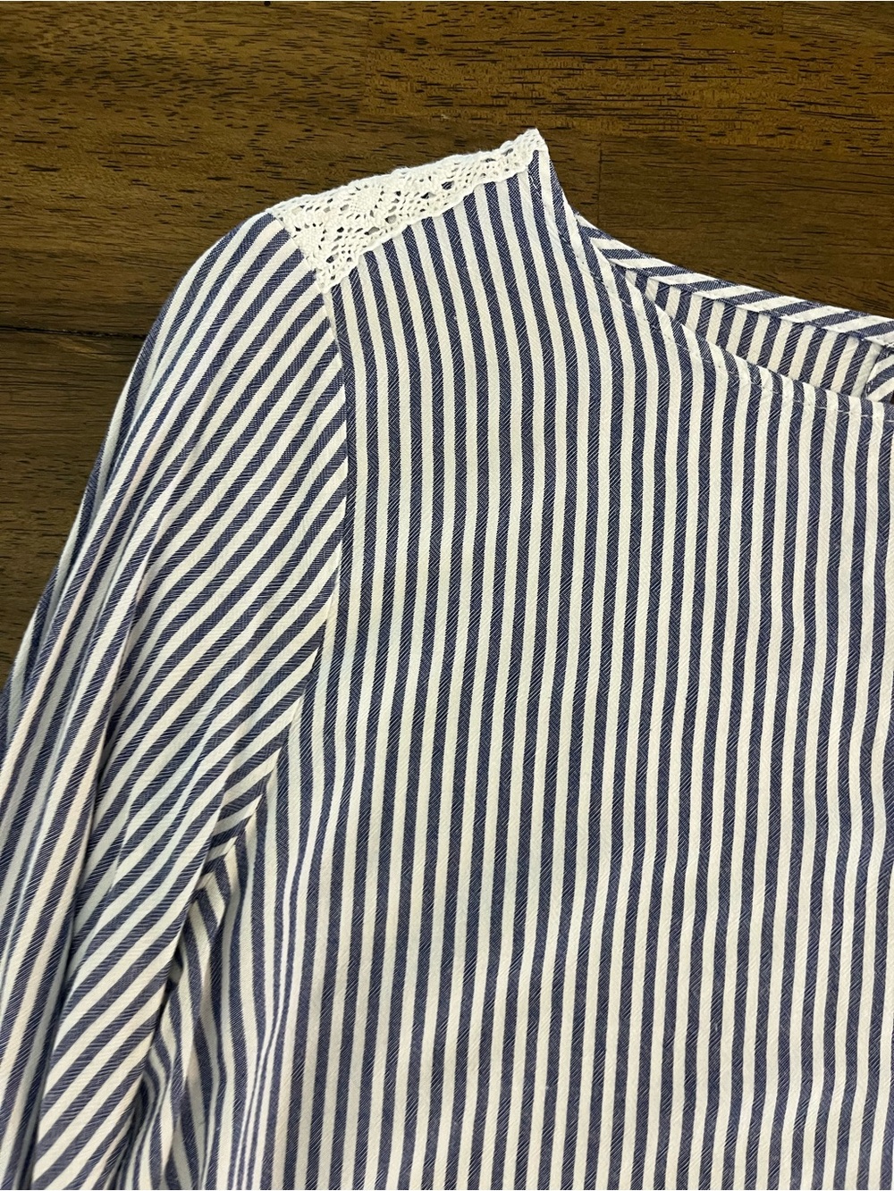 Jane & Delancey Striped Blue and White Lace-Trim Womens Flare Sleeves Top Medium - Picture 2 of 7